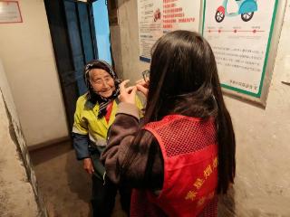 “志愿红”暖民心，“网格蓝”守平安 红蓝交融会就治理新画卷