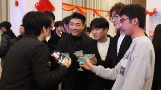 一场新年酒会 “链起”校 企 师 生