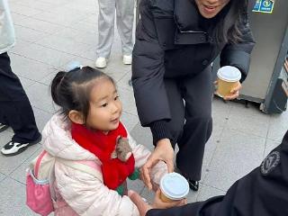 石家庄市长安区第十五幼儿园开展“暖心热饮”活动