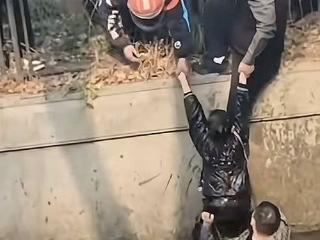 安徽正能量丨阜阳颍上一小孩落水获救 当地文明办：已找到三名救援者，颁发“颍上好人”特别奖