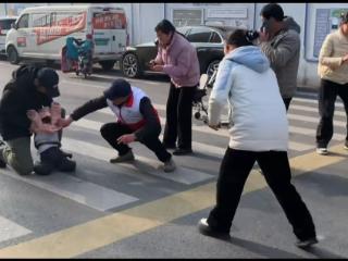 滁州2岁女童被玉米卡喉气管梗阻 两名志愿者教科书式急救