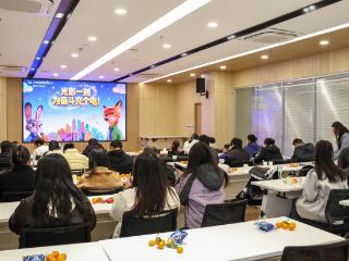 光影为奋斗充电，温暖为职工续航——仁和街道暖心观影活动获企业职工点赞