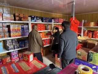 济南市莱芜区苗山镇应急办开展烟花爆竹直营店安全专项检查 筑牢安全经营防线