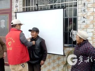 习水县双龙乡：流动摄影队定格无美颜的“最美证件照”