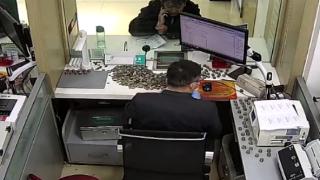 农行潍坊分行：暖心服务解民忧，清点残币显担当