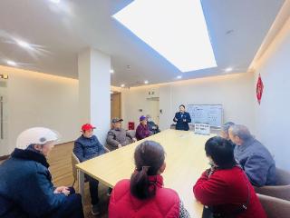 邮储银行岱岳区支行举办“爱在暖冬，关爱老人，邮爱驿站，传递温暖”主题宣传活动