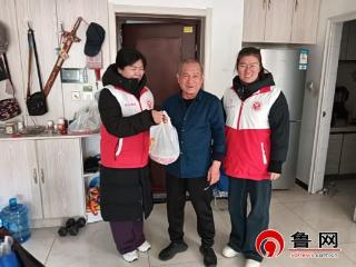 德州天衢新区长河街道星凯社区开展“情暖冬至 饺香邻里”暖心送饺活动