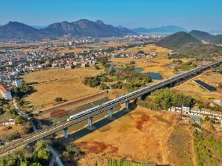 长三角铁路元旦假期运输方案出台 合新高铁合泗段年底开通