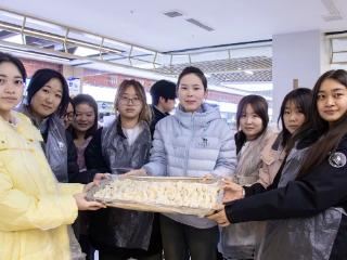 情暖冬至，饺香满园！郑州信息工程职业学院师生共庆传统节