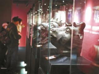 圆明园“兽首”亮相海淀商圈