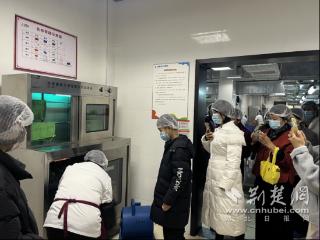 家校共察 官士墩小学食堂开放日聚焦舌尖安全