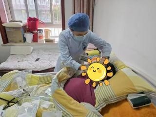 家医上门换鼻饲管 漕湖人民医院解卧床老人燃眉之急