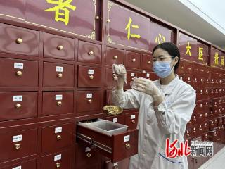 元氏县建起智慧共享中药房