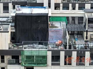 水岸云萃二期63号楼702违建 预计本周可拆除完毕