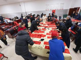 临沂市老年大学书画系学期末笔会举行