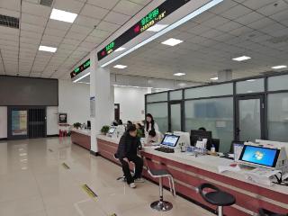 窗口服务获赞誉 企业致谢送锦旗——菏泽市市场监管局驻市政务服务中心窗口以高效服务优化营商环境