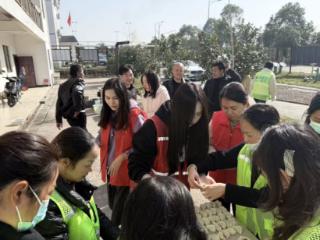 横峰县姚家乡民政服务站开展关爱特殊群体志愿服务活动