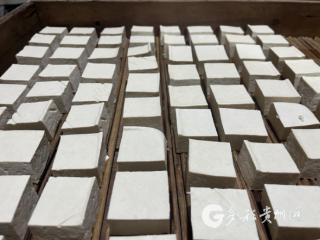 冬日发酵的家乡味：赤水老街霉豆腐，舌尖上的“乡愁罐子”