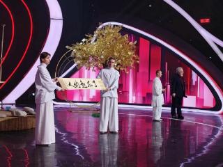 中国高空书法第一人张果成夺冠《了不起的人》第八季半决赛冠军晋级