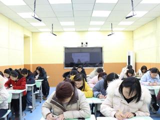莒南县第六小学举行“书汉字之韵，写经典之美”教师书法比赛