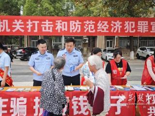 一面面锦旗背后的“湖警”力量 六名青年民警的基层担当