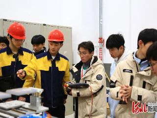 香港青年内地交流营走进保定市理工中等专业学校