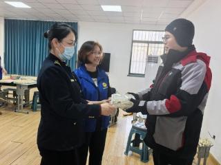 发挥新阶层“建设力” 情暖身边新就业群体 青岛西海岸新区辛安街道开拓路社区开展关爱新就业群体暖心活动