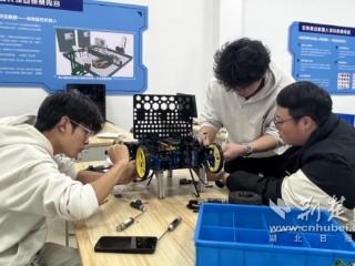 昼夜不息！武交院机器人省赛团队全力冲刺