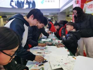 音乐快闪+情绪面具……郑州地铁化身青少年“解忧驿站”