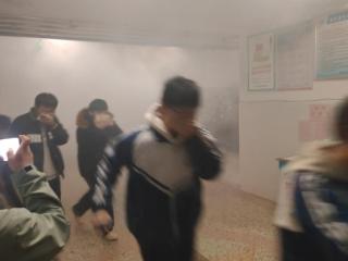 安全“夜”行者，生命“必修课”——济南市莱芜第一中学65级夜间火灾应急疏散演练