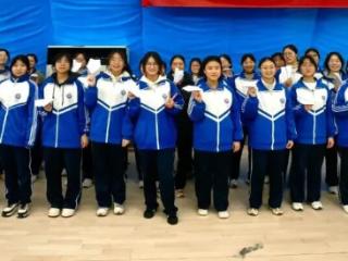 济南市莱芜第一中学首届校园纸飞机大赛圆满落幕