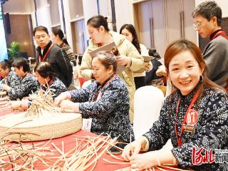 记者走基层｜“雄安蒲艺师”点草成“金”