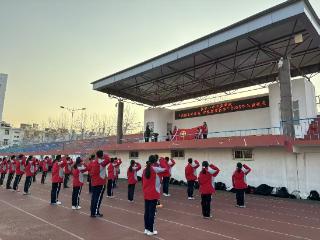 青春铸魂担使命 强国复兴建新功——泰安一中萃英学校举行新团员入团仪式