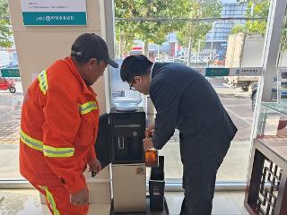 农行临西义堂支行：一杯热水暖寒冬 农行网点变身环卫工人的“暖心驿站”