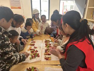 江西丰城：甜蜜元旦 暖冬邻里