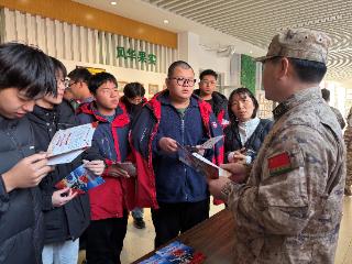 逐梦军营燃青春 征兵宣传进校园