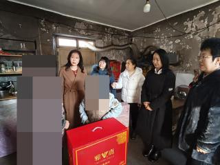 “玫瑰暖行·潮海同心” 青岛市即墨区潮海街道携手玫瑰联盟开展冬日送温暖活动