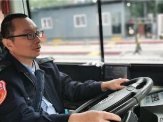 70万公里零差错！深圳公交司机房俊峰：以初心守安全 用服务暖民心