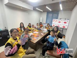 石家庄市裕华区文河社区手工剪纸迎新年