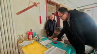 三次上门，跨越寒暑的守护——农行桃都支行以不变服务温暖时光