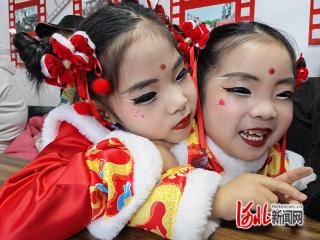 唐山市路南区：邻里同乐喜迎新年