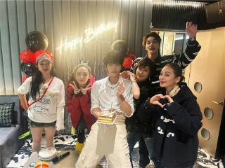 从全妆到全素颜出镜，《一路繁花2》邵子恒在争议声中飞速成长