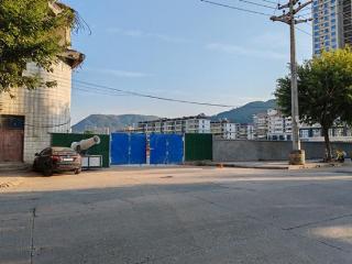 三明三元：网友反映渣土堆积雨天堵下水道 住建部门回复