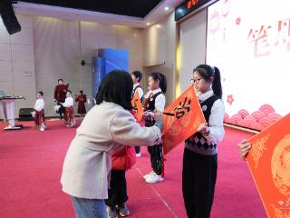 闲置物品“赶大集” 三角湖学子换客日里学分享