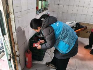 济南市莱芜区凤城街道顺河社区开展商铺消防检查 筑牢节日安全防线