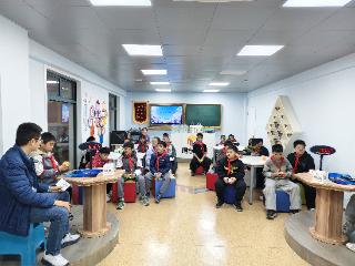 “奔跑吧·少年” “鹤溪杯”校园魔方挑战赛热闹开赛