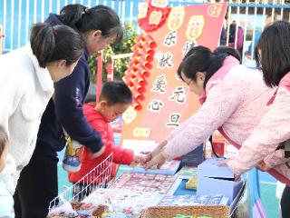 车坊幼儿园举办“乐献爱心 情暖元旦”迎新义卖