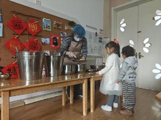 细致照护暖童心 济南历下三幼筑牢就餐服务“幸福防线”