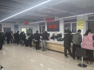 夜灯映初心 服务暖民心 菏泽不动产登记中心牡丹区分中心连夜加班助力消费券申领