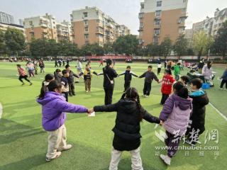 从“心”出发！德才小学元旦趣味嘉年华用“心”温暖童年